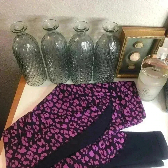 Lululemon Drop it like it’s hot hot pink leggings size 6 30” - Picture 9 of 10